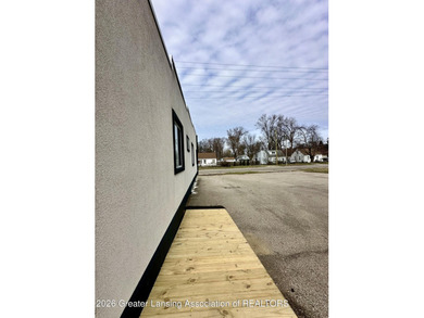 Beautifully updated property with flexible zoning-currently - photo 59