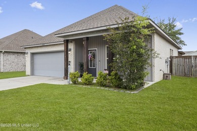 Impeccably maintained and truly move-in ready, this stunning - photo 2