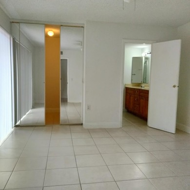 BEAUTIFUL 2BR/2.5BTH TOWNHOUSE W/ DIRECT LAKE VIEW. FULLY - photo 6