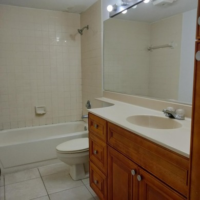 BEAUTIFUL 2BR/2.5BTH TOWNHOUSE W/ DIRECT LAKE VIEW. FULLY - photo 9