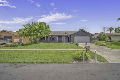 Welcome to this charming 3/2 single-family home in the heart of - photo 1