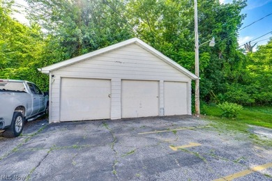 Triplex with gross rents around $2800-2900 a month in the - photo 15