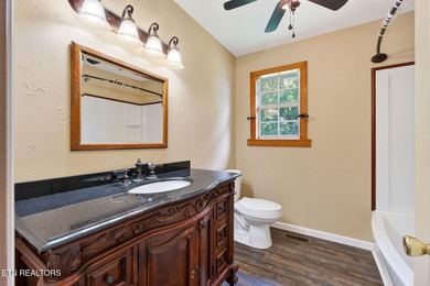 Welcome to this charming 3-bedroom, 1-bath home with a versatile - photo 3