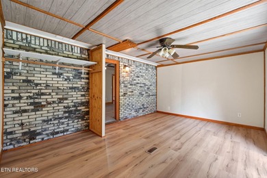 Welcome to this charming 3-bedroom, 1-bath home with a versatile - photo 4