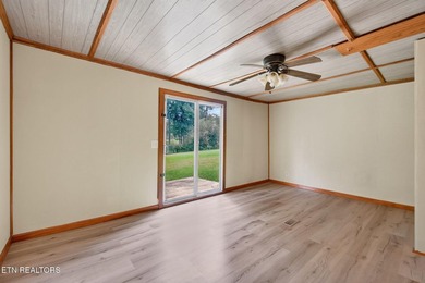 Welcome to this charming 3-bedroom, 1-bath home with a versatile - photo 5