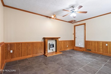Welcome to this charming 3-bedroom, 1-bath home with a versatile - photo 6