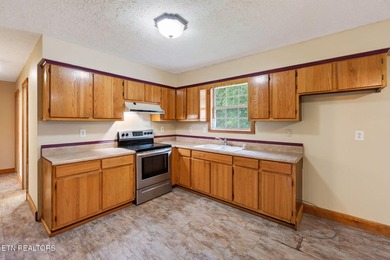 Welcome to this charming 3-bedroom, 1-bath home with a versatile - photo 10