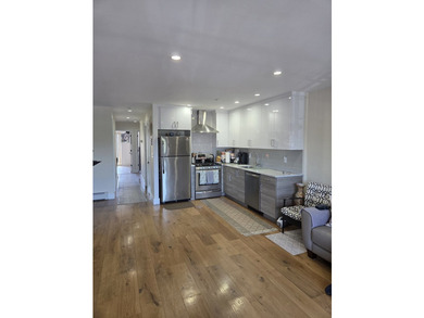 Very nice Luxury Condominium located in the hear of Gravesend - photo 3
