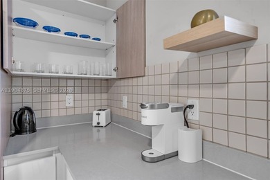 FULLY-FUNCTIONING, TURNKEY, LICENSED SHORT-TERM RENTAL 3 BED/2.5 - photo 12