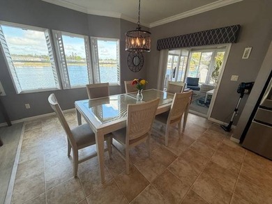 Welcome to your beautifully maintained, move-in ready lakefront - photo 12