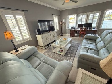 Welcome to your beautifully maintained, move-in ready lakefront - photo 16