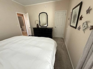 Welcome to your beautifully maintained, move-in ready lakefront - photo 21