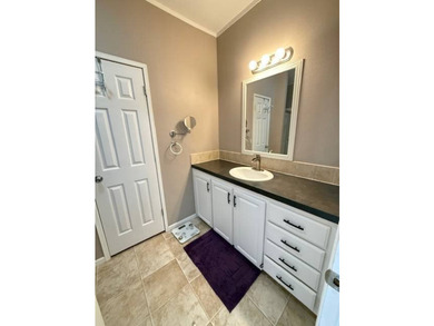 Welcome to your beautifully maintained, move-in ready lakefront - photo 26