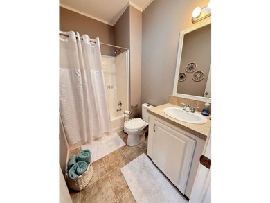 Welcome to your beautifully maintained, move-in ready lakefront - photo 30