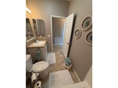 Welcome to your beautifully maintained, move-in ready lakefront - photo 32