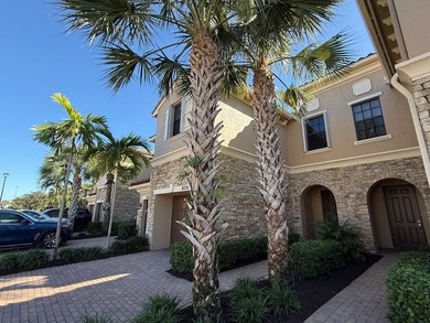 Step into this beautifully maintained 3-bedroom, 2.5-bath - photo 2
