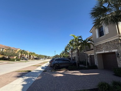 Step into this beautifully maintained 3-bedroom, 2.5-bath - photo 3