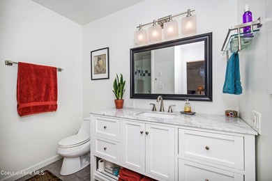 Beautifully crafted 3 bedroom, 2.5 bath home offering quality - photo 19