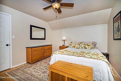 Beautifully crafted 3 bedroom, 2.5 bath home offering quality - photo 23