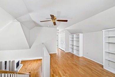 Beautifully crafted 3 bedroom, 2.5 bath home offering quality - photo 24