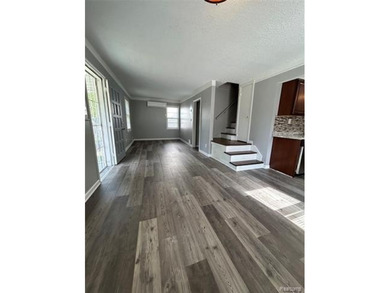 Come take a look at this beautifully updated and move-in-ready - photo 4