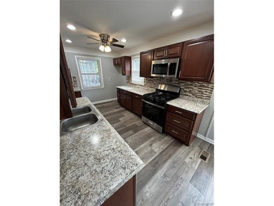 Come take a look at this beautifully updated and move-in-ready - photo 5