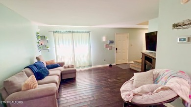 Welcome to easy living in the desirable lakefront community of - photo 2