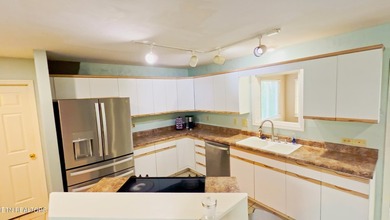 Welcome to easy living in the desirable lakefront community of - photo 3
