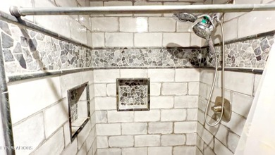 Welcome to easy living in the desirable lakefront community of - photo 5
