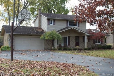 Ten Mile Lake Home Active Under Contract in South Lyon Michigan
