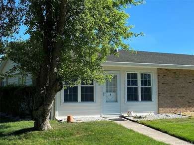 Beautifully Updated Greenbriar Model features 2 Bedrooms, 1 Full - photo 2