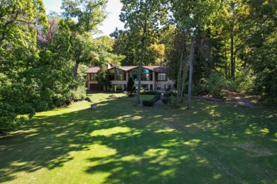 Beaver Lake - Waukesha County Home For Sale in Hartland Wisconsin