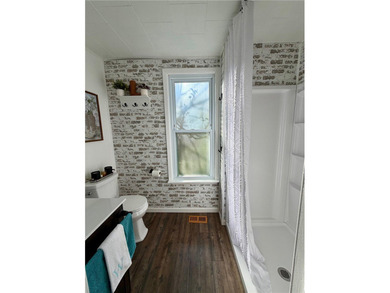 Welcome to this stunning, fully remodeled 3-bedroom, 2 full-bath - photo 16
