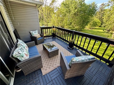 Welcome to this stunning, fully remodeled 3-bedroom, 2 full-bath - photo 24
