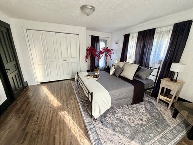 Welcome to this stunning, fully remodeled 3-bedroom, 2 full-bath - photo 26