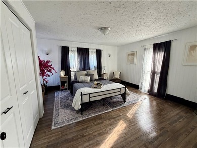 Welcome to this stunning, fully remodeled 3-bedroom, 2 full-bath - photo 27