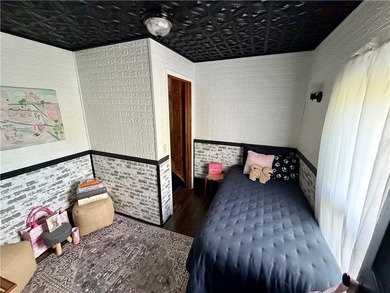 Welcome to this stunning, fully remodeled 3-bedroom, 2 full-bath - photo 28
