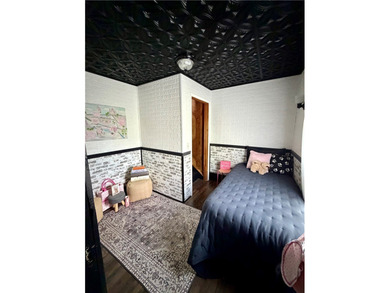 Welcome to this stunning, fully remodeled 3-bedroom, 2 full-bath - photo 29
