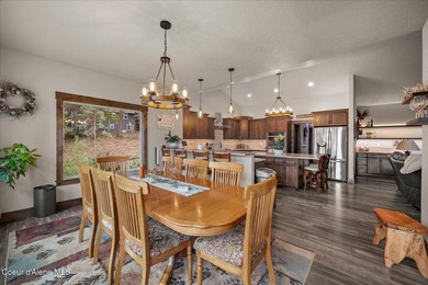 Absolute Stone Ridge Stunner! Nestled in the trees on the 10th - photo 29