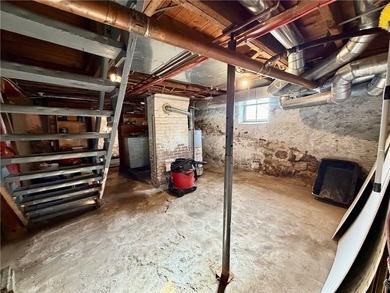Welcome to this stunning, fully remodeled 3-bedroom, 2 full-bath - photo 39
