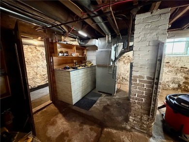 Welcome to this stunning, fully remodeled 3-bedroom, 2 full-bath - photo 40