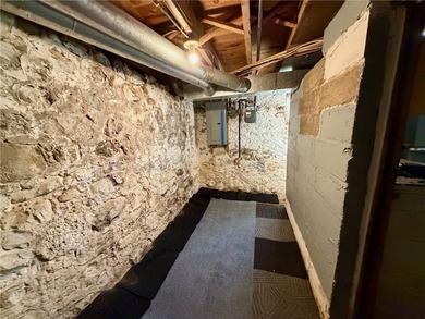 Welcome to this stunning, fully remodeled 3-bedroom, 2 full-bath - photo 41