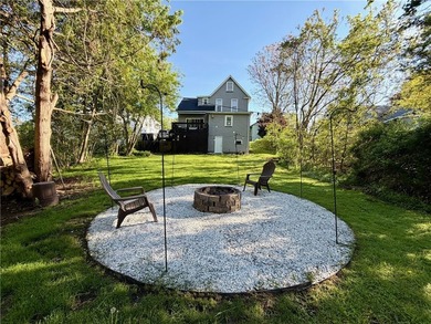 Welcome to this stunning, fully remodeled 3-bedroom, 2 full-bath - photo 46