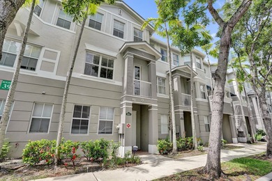 Amazing Townhome in Royal Palm Beach. Great Location! All Ages! - photo 1