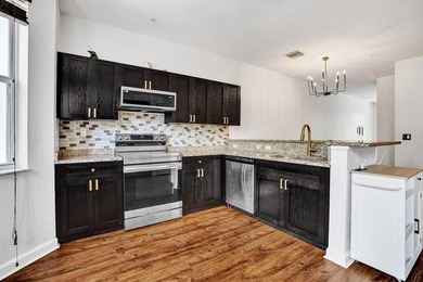 Amazing Townhome in Royal Palm Beach. Great Location! All Ages! - photo 2