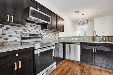 Amazing Townhome in Royal Palm Beach. Great Location! All Ages! - photo 8