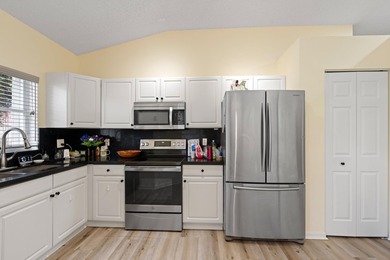 Very rare and desirable, completely updated end unit 1-story - photo 12