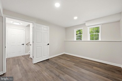 WOW! Beautifully renovated 3BR, 2BA home with 2-car garage in - photo 33