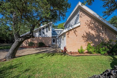 Lamar Peninsula Retreat under Majestic Coastal Oaks. Nestled - photo 1