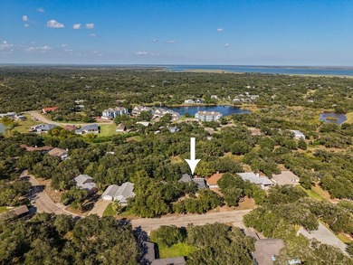 Lamar Peninsula Retreat under Majestic Coastal Oaks. Nestled - photo 2
